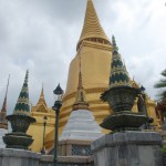 It was high time we finally took the kids to see the landmark Bangkok sights, like Wat Prakaew. The last time we were in Bangkok we spent only 48 hrs here and most of that was jetlag recovery.